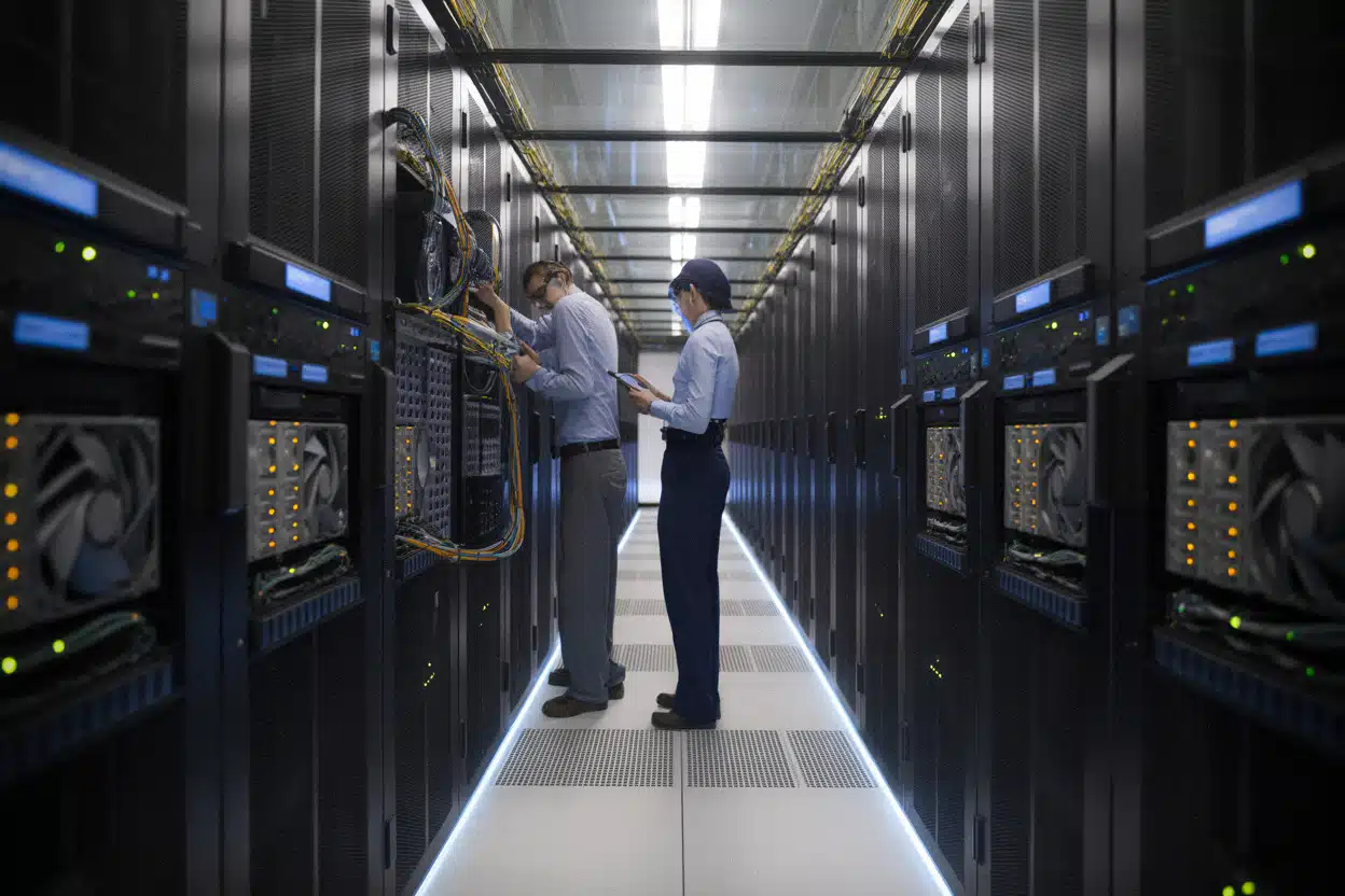 Serveurs GPU Nvidia et AMD dans un centre de données IA